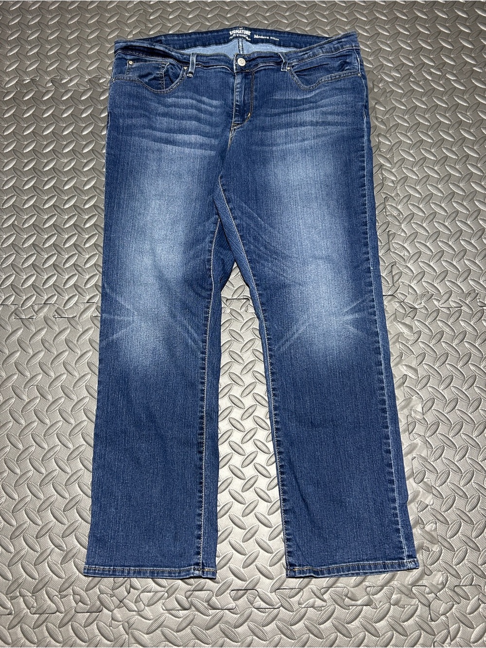 Signature Levi’s Women’s Modern Slim Jeans